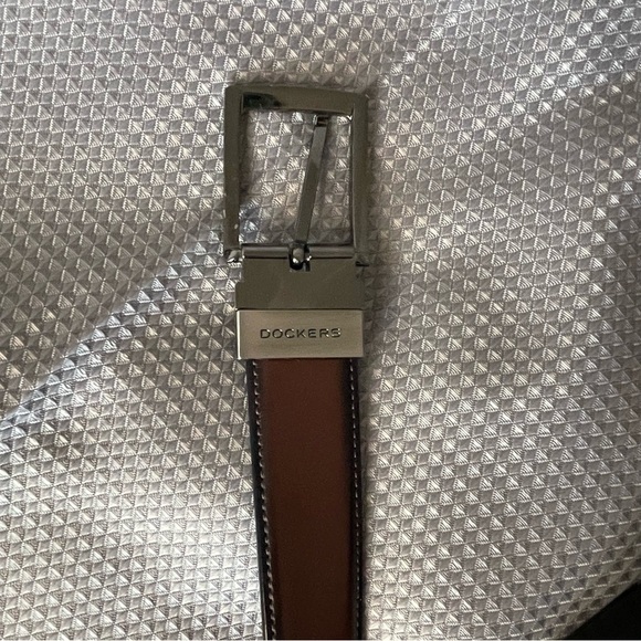 DOCKERS Men’s Brown Black Leather Reversible Double Sided Belt Size 38 95 - Picture 2 of 6